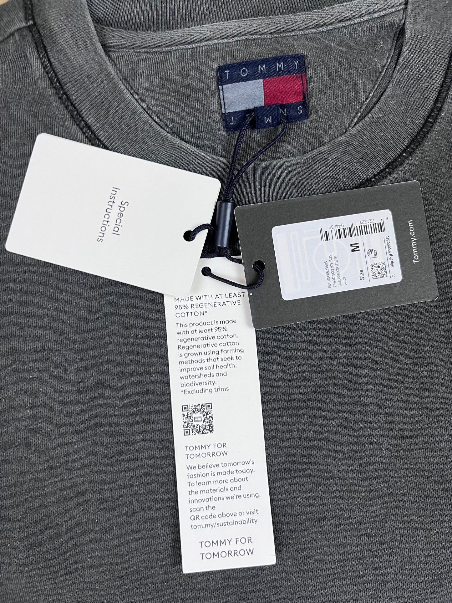 Tommy Jeans Herren T-Shirt in Washed Dunkelgrau (Größe M) – Nachhaltige Regenerative Baumwolle