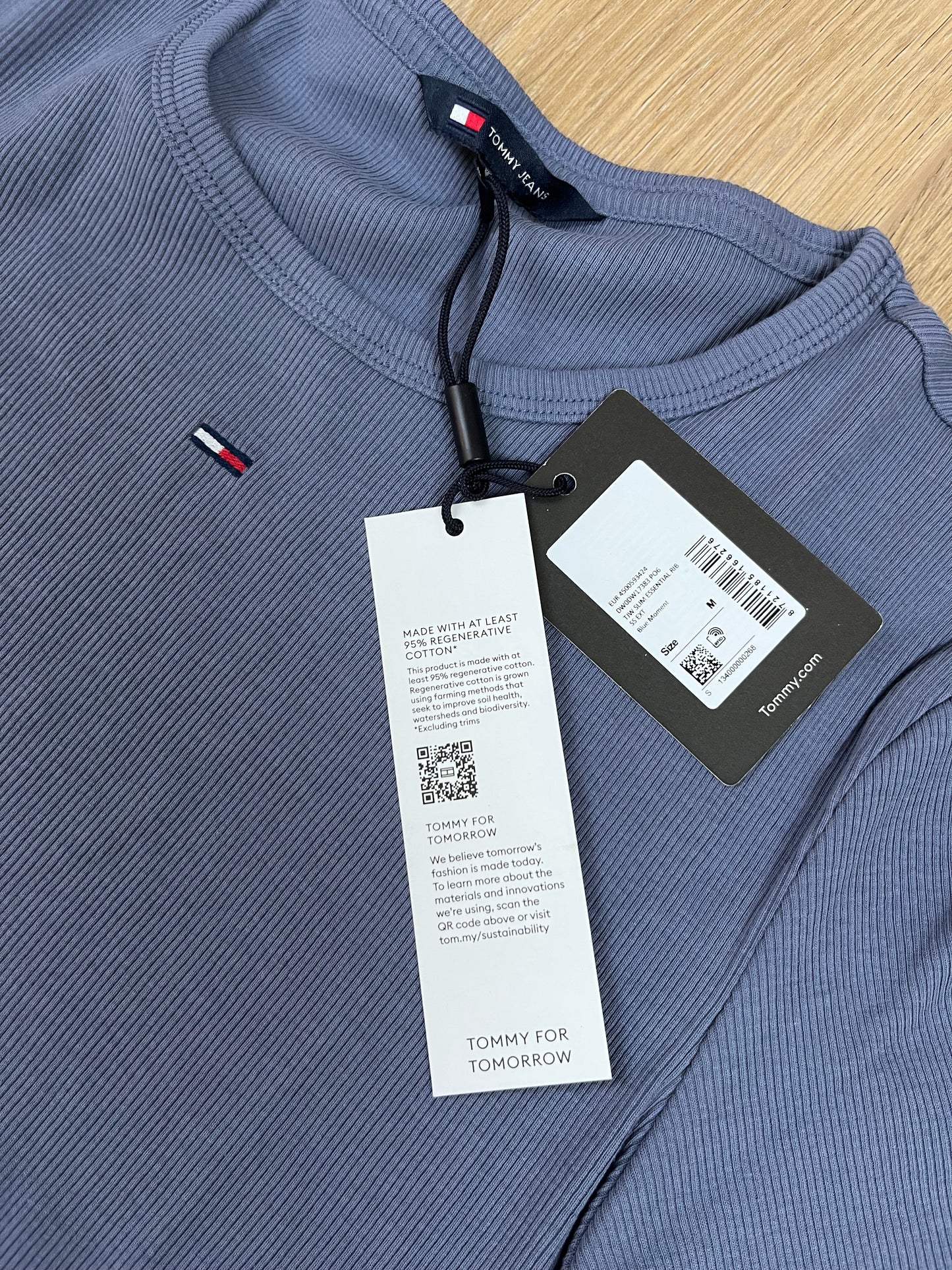 Tommy Jeans Damen Slim T-Shirt in Muted Blue (Größe M) – Gerippte Regenerative Baumwolle