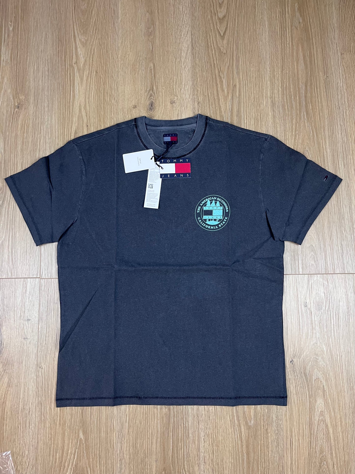Tommy Jeans Herren T-Shirt in Washed Dunkelgrau (Größe M) – Nachhaltige Regenerative Baumwolle