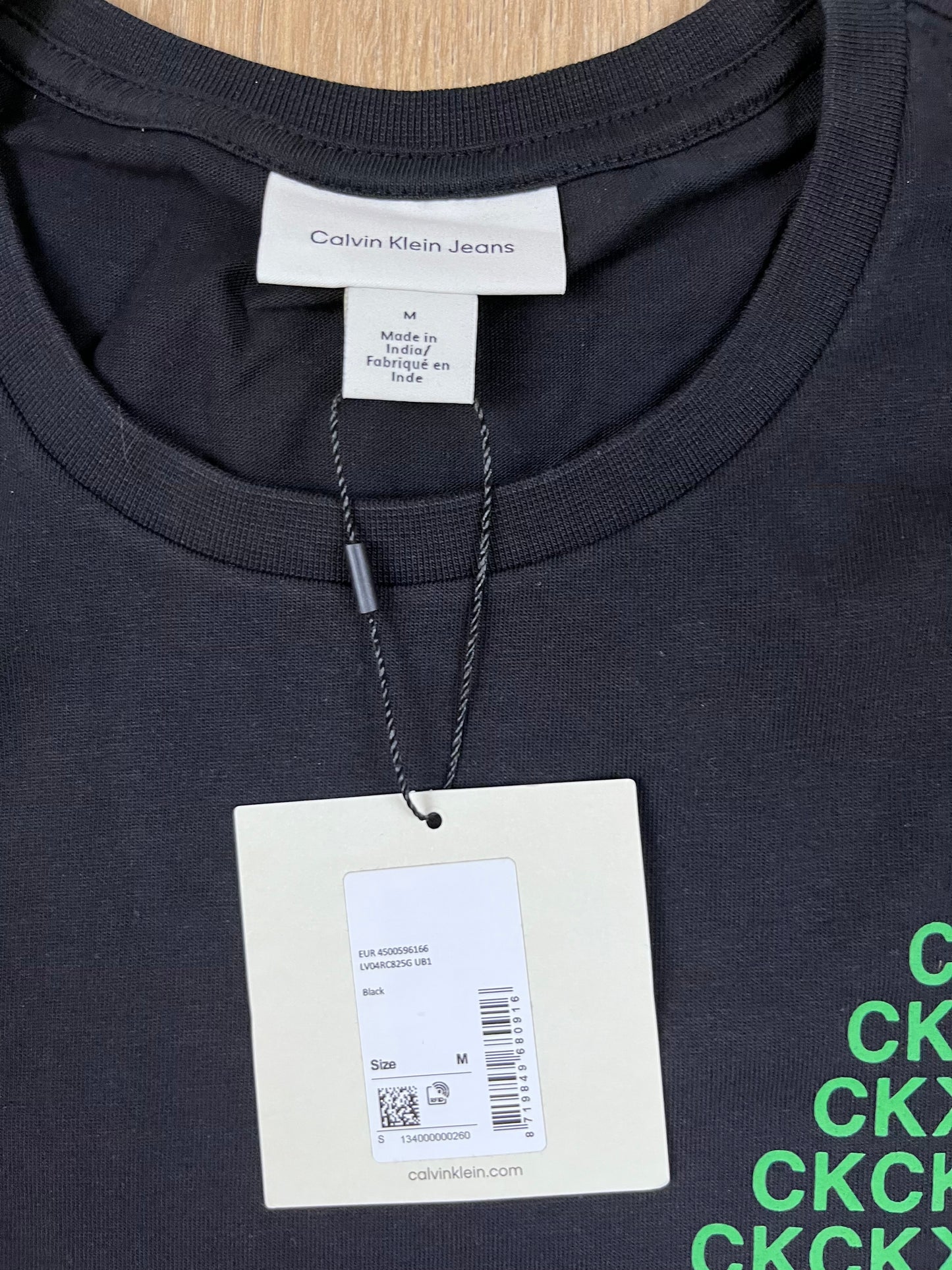 Calvin Klein Jeans Herren T-Shirt in Schwarz (Größe M) – Neon Green Pyramid Logo